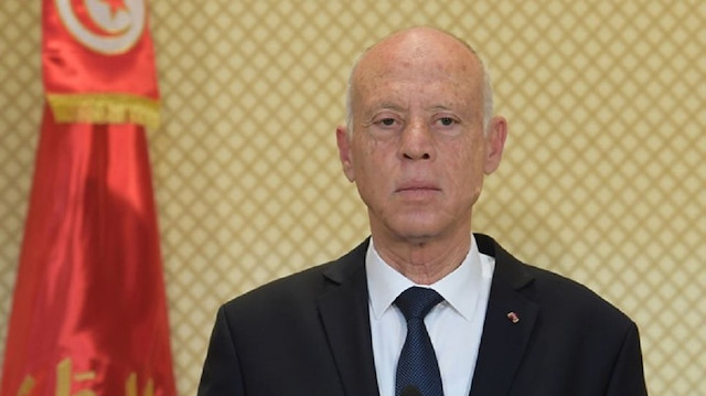 رئيس تونس: يجب أن يتحمل من وراء "فوضى" مراكز التطعيم مسؤوليتهم