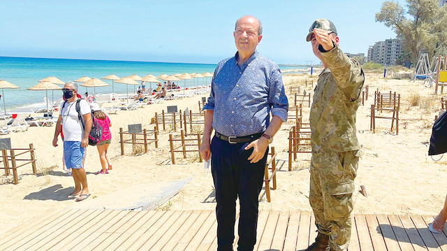 KKTC Cumhurbaşkanı Ersin Tatar, “Maraş’ta 47 yıldır kapalı olan sahilin halkımıza açılmasıyla bu güzelim denize ve plaja girilebiliyor” diyerek sahilden bir fotoğraf paylaştı.