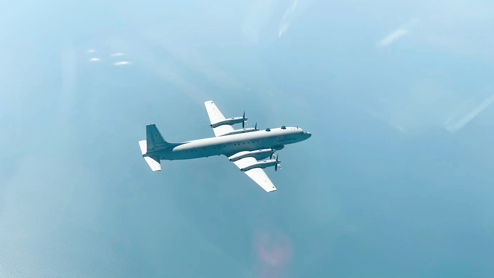 Ilyushin Il-20M tipi istihbarat uçağı