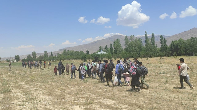 Sınırda kaçak göçmen mesaisi: Van'da 80 Afgan yakalandı