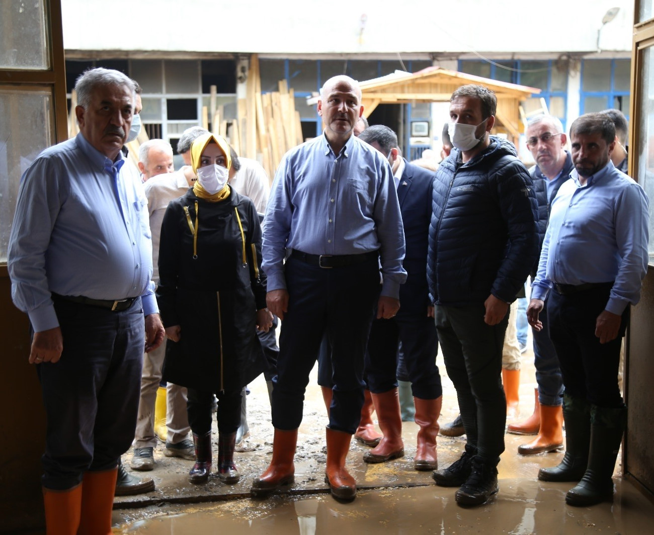 İçişleri Bakanı Süleyman Soylu, ilçede incelemelerde bulundu.