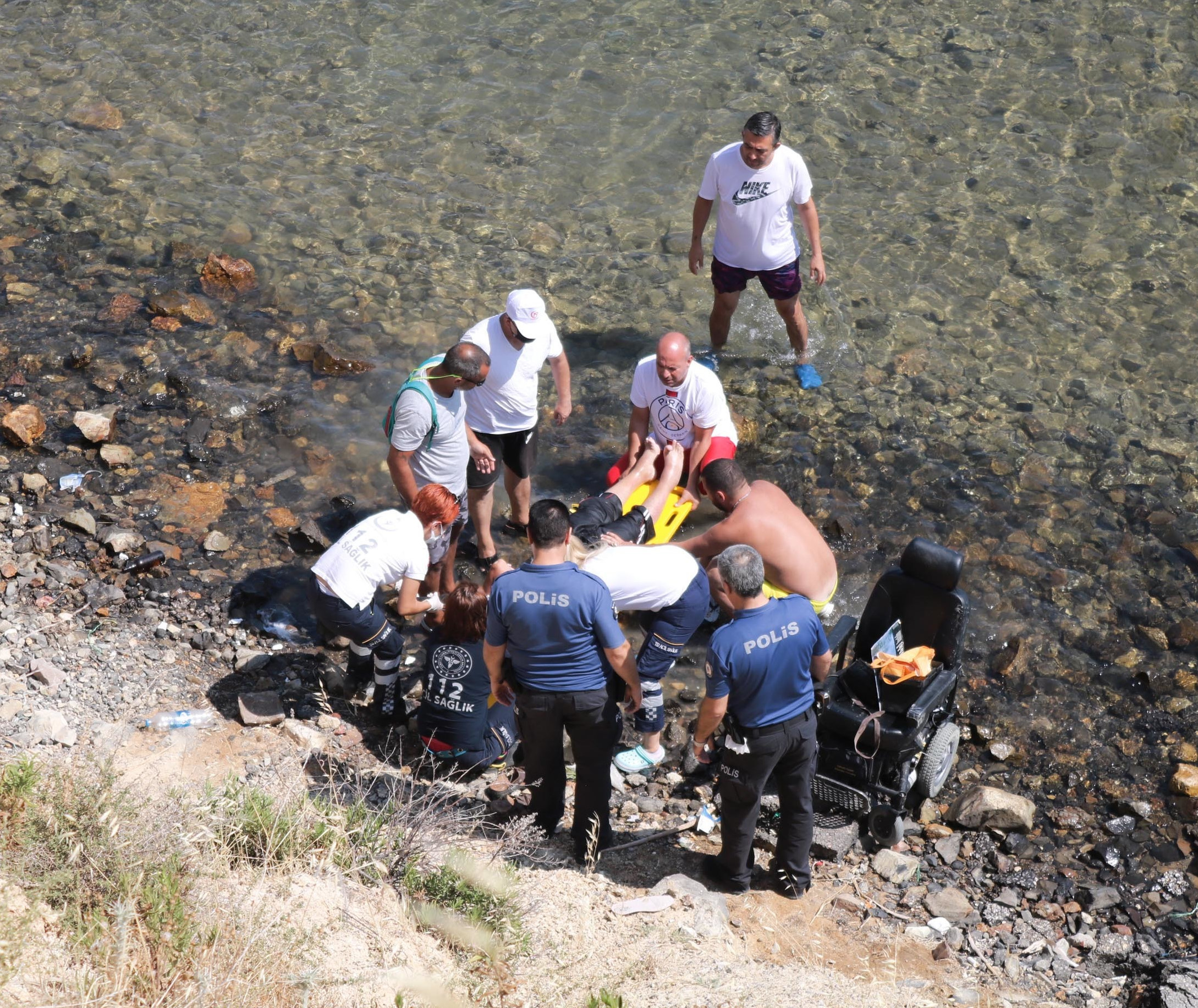 Güçlü'ye ilk müdahale sağlık ekipleri tarafından yapıldı.