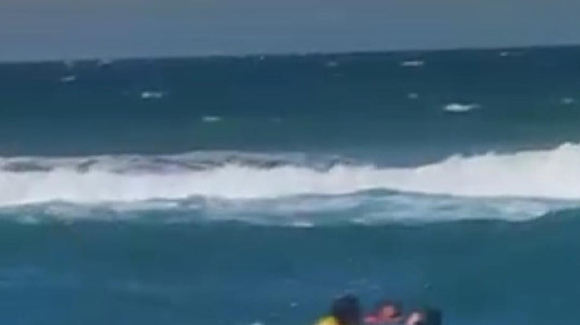 Bartın'da boğulma tehlikesi geçiren 2 kişinin kurtarılma anı kameraya yansıdı