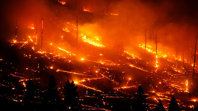 4 Temmuz’da başlayan yıldırım kaynaklı Tamarack yangını günlerdir devam ediyor. 