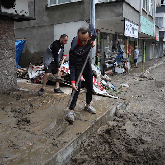 Artvinde sel gitti çamur kaldı: Kayıp 1 kişi aranıyor