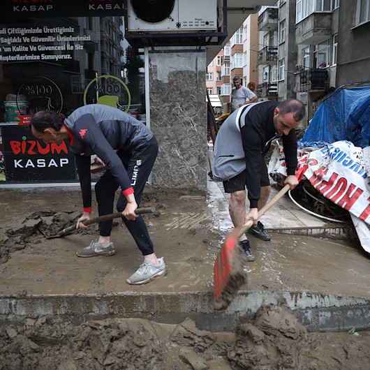 Artvin balçığa gömüldü: Sel gitti çamur kaldı