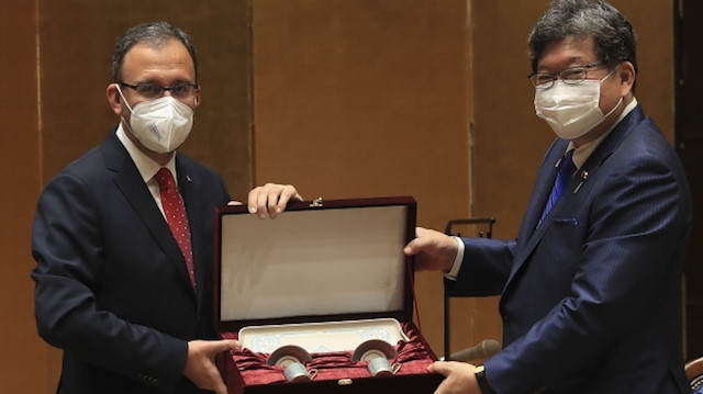 وزير الشباب والرياضة التركي يلتقي نظيره الياباني في طوكيو