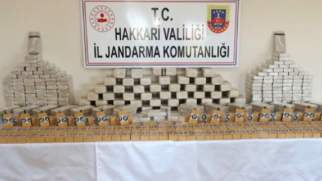 Hakkari'deki operasyonlarda 449 kilo uyuşturucu ele geçirildi.