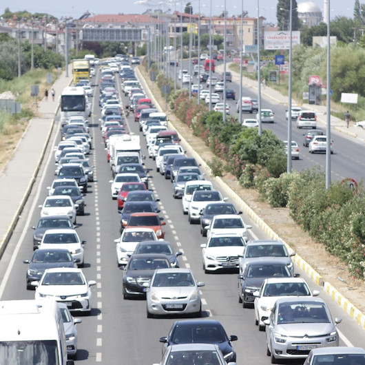 Edremit Körfezinde dönüş yoğunluğu: Yollarda 2 kilometreyi aşan araç kuyrukları oluştu