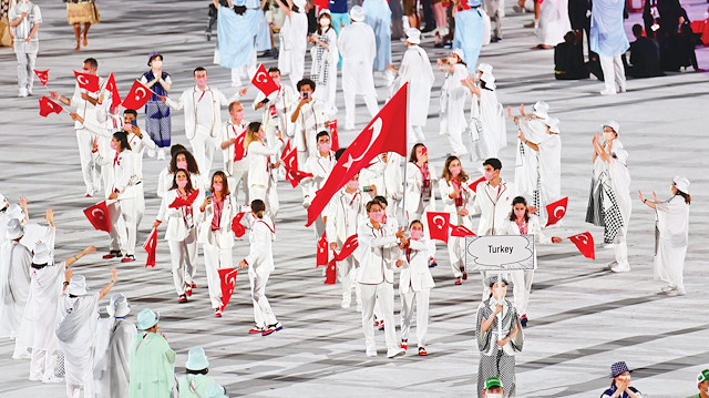 Japonya’nın başkenti Tokyo’nun ev sahipliği yaptığı 32. Yaz Olimpiyat Oyunları, açılış seremonisiyle dün resmen başladı.