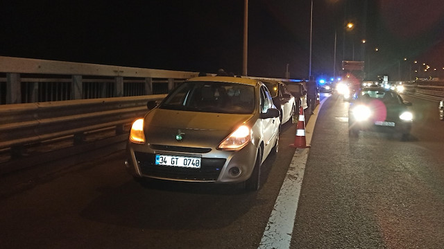 Kaza nedeniyle TEM otoyolu İstanbul istikametine trafik uzun süre kapalı kaldı. 