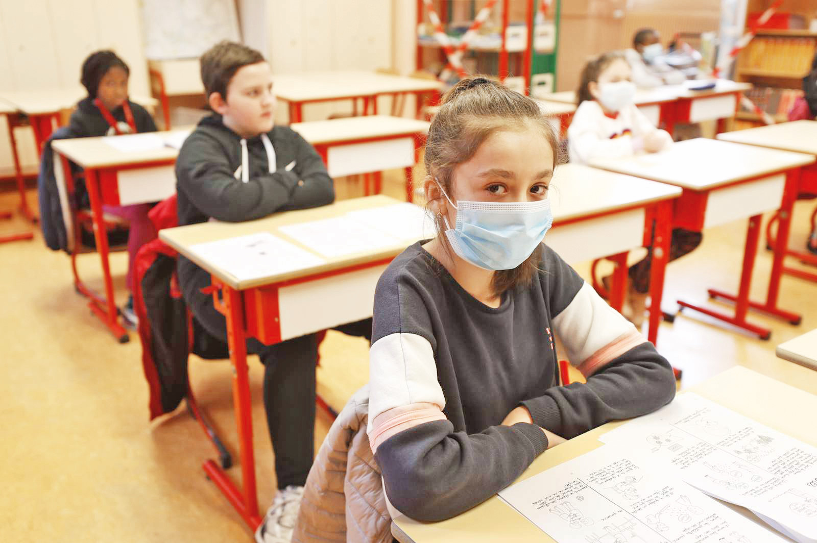 Milli Eğitim Bakanı Ziya Selçuk “Okullarımızı 21 Eylül’de yeniden açma konusunda büyük bir çaba içerisindeyiz” derken uzmanlar okulların açılması için 12-17 yaş arasının aşılanması gerektiğine vurgu yapıyor.