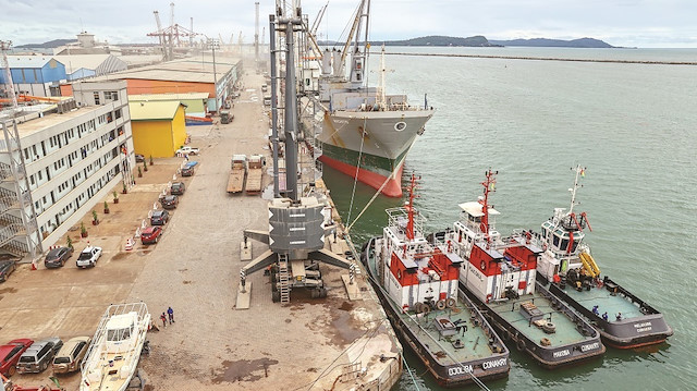 Albayrak Grubu, 2018 yılından bu yana işlettiği kentin en önemli limanlarından Alport Konakri Limanı’nı büyütme ve geliştirme çalışmalarına devam ediyor.