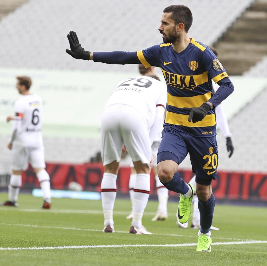 Ankaragücü formasıyla çıktığı 25 maçta 2 gol atarken 3 de asist yaptı.