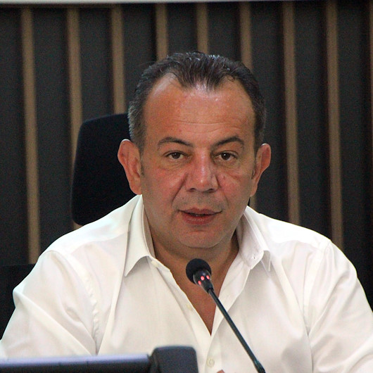 'Ne yaptıysak mülteciler gitmiyor' diyen CHP'li Bolu Belediye Başkanı Tanju Özcan evinde sigortasız olarak bir mülteciyi çalıştırmış