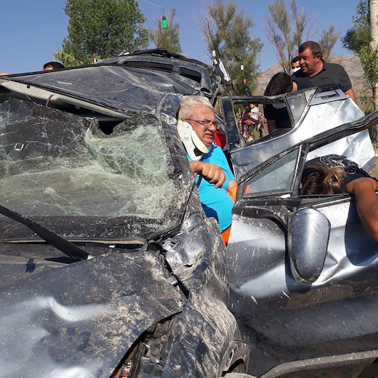 Hurdaya dönen otomobilde can pazarı