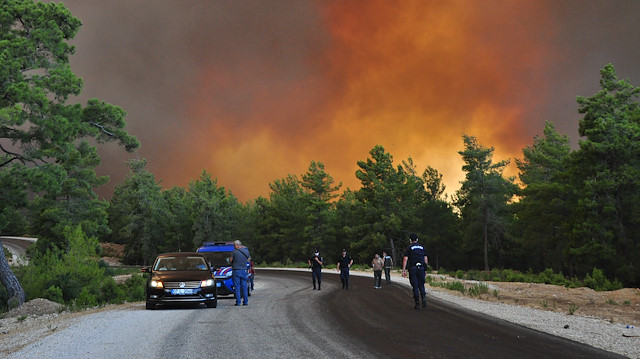 Μεγάλη δασική πυρκαγιά στο Manavgat: η αντίδραση από τον αέρα και το έδαφος συνεχίζεται