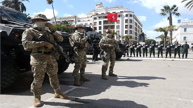 محلل سياسي: سيناريو تدخل الجيش بالسياسة لن يتكرر في تونس 