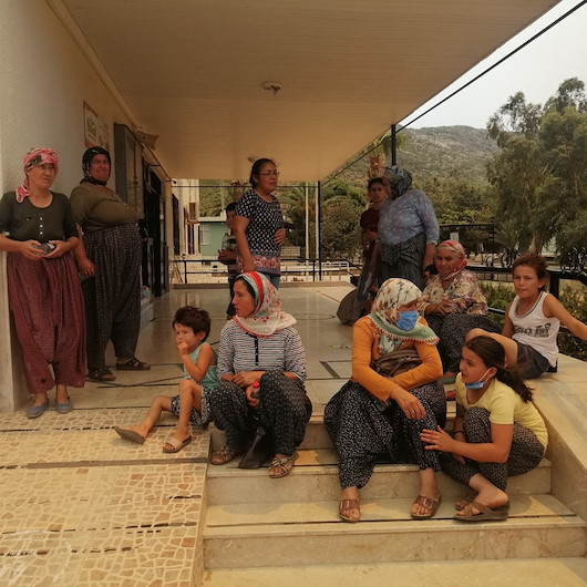 Silifke’de evlerinden tahliye edilenler okullara yerleştiriliyor