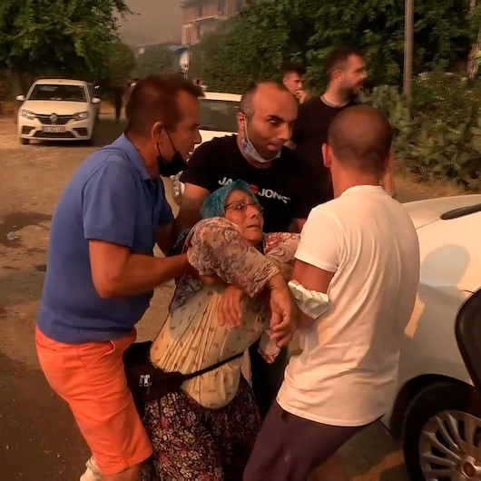 Manavgattaki yangında ineğinin yandığını düşünen yaşlı kadın fenalık geçirdi