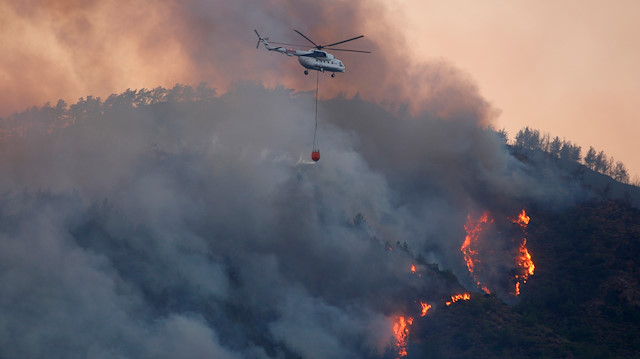Marmaris'te çıkan orman yangınına müdahale ediliyor
