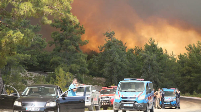 Türkiye, yurdun dört bir yanında çıkan orman yangınlarıyla mücadele ediyor.
