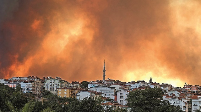 Antalya’da alevler büyük yıkıma yol açtı. Önceki gün Manavgat’ta 4 farklı noktada başlayan yangın dün yayıldı.