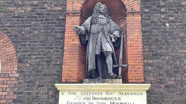 تجارة الرقيق.. هل تُسقط تمثال "جيفري" في لندن؟ 