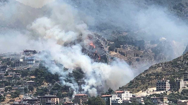 Antakya'ya bağlı Bağrıyanık Mahallesi'nin ormanlık alanında, saat 13.00 sıralarında, henüz belirlenemeyen nedenle yangın çıktı.