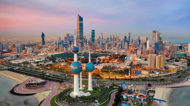 موانئ الكويت تخطط لإنشاء أول مدينة لخدمة مصانع السيارات الكهربائية