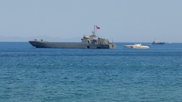 Aksaz Deniz Üs Komutanlığından iki çıkarma gemisi bölgeye sevk edildi.