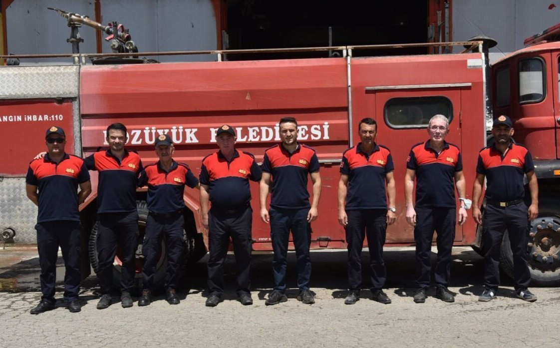 Tüm hazırlıklarını tamamlayarak harekete geçen Bozüyük İtfaiye ekibi, Antalya’ya uğurlandı.