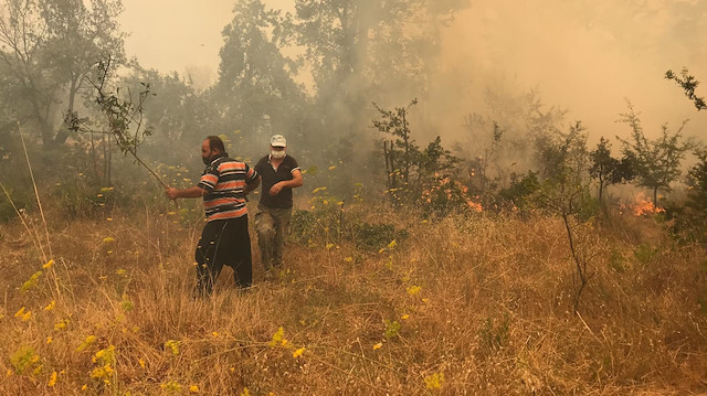 Antalya'nın Gündoğmuş ilçesindeki orman yangını devam ediyor. 