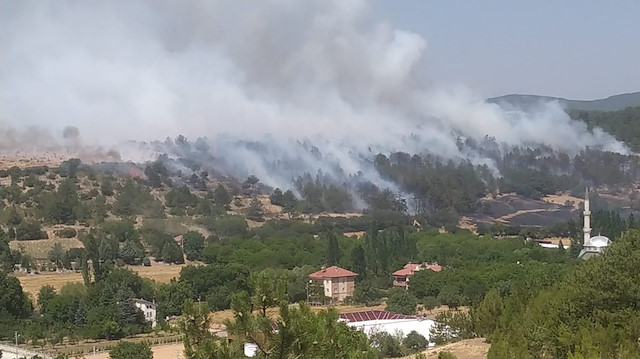 Sorkun köyü yakınlarında Çokkozlar mevkiinden dumanlar böyle yükseldi.