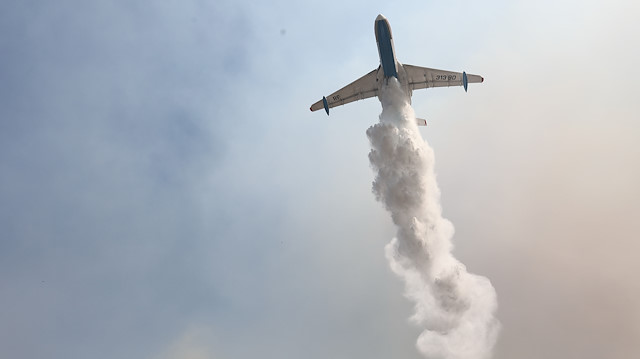 Antalya ve Muğla'da orman yangınlarına 13 uçakla müdahale ediliyor.

