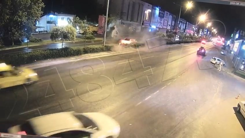Kaza anı güvenlik kamerasına yansıdı.