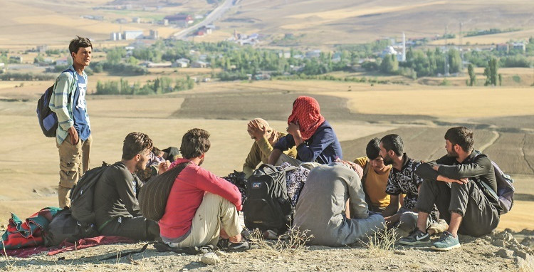 Türkiye’ye yasa dışı yollardan giren Afganlar.