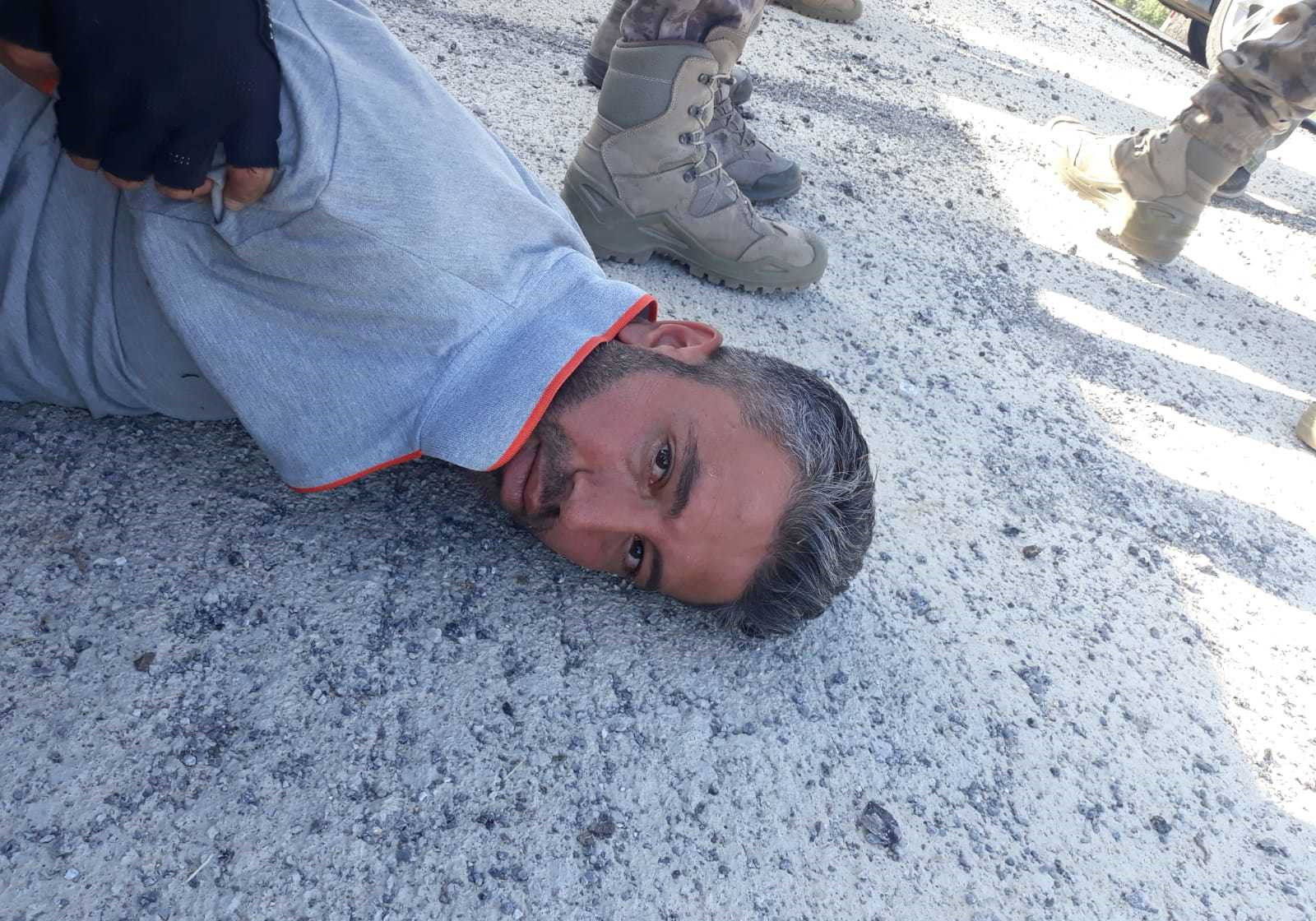 Mehmet Altun (33), saklandığı Bozkır ilçesinde arazi taraması yapan Özel Harekat ekipleri tarafından mezarlıkta yakalandı.