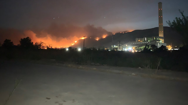 Milas'taki orman yangınları Kemerköy Termik Santrali'ne sıçradı.