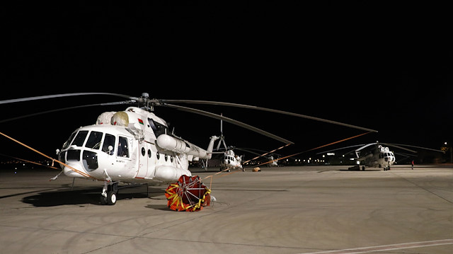 Ukrayna'dan kiralan helikopterler hava karardığında da görev yapabiliyor.