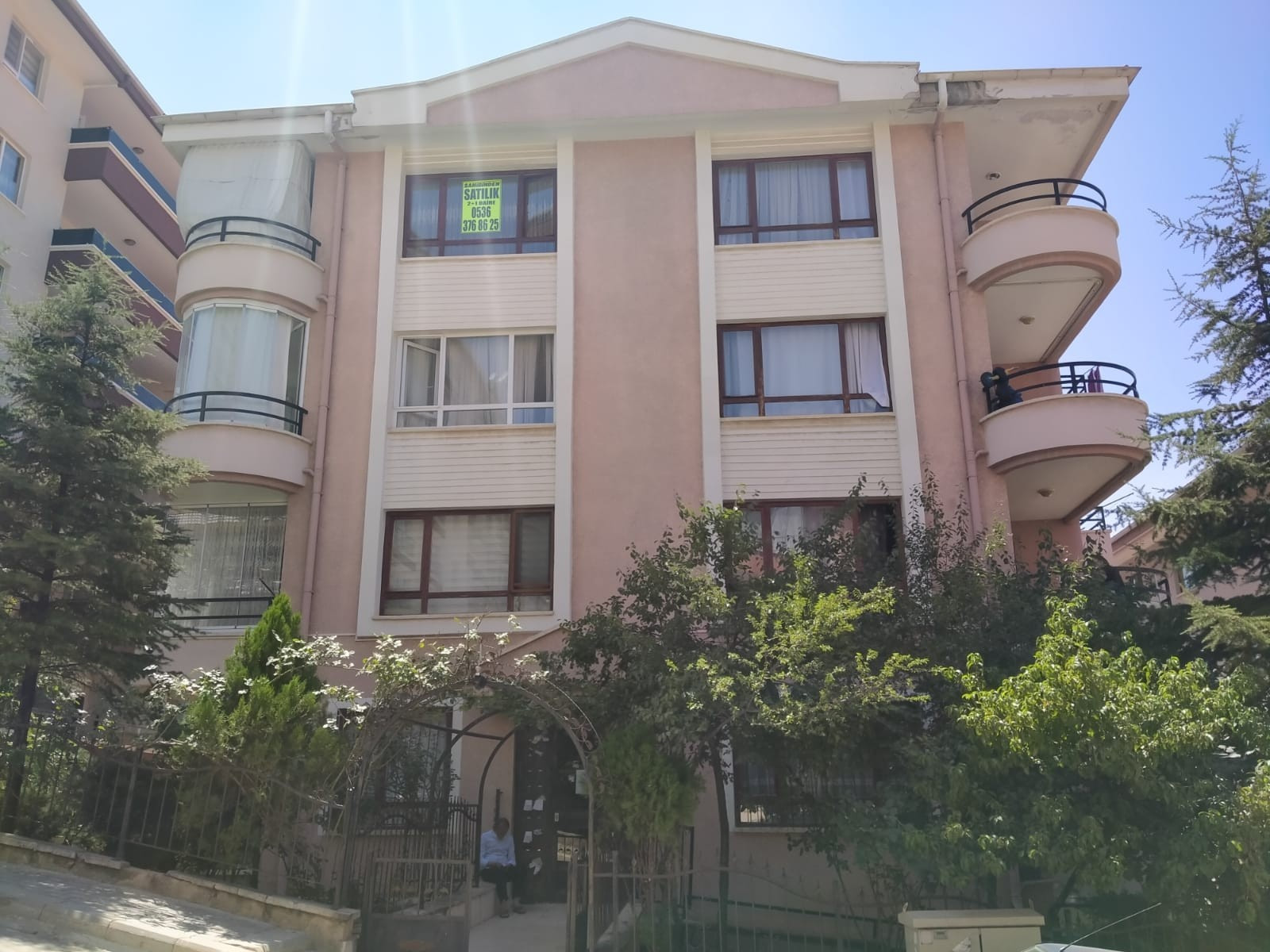 Esra Hankulu evinde ölü bulundu.