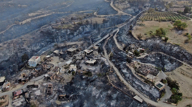 Teknik ölçümlerin devam ettiği yangınlarda ilk belirlemelere göre 60 bin hektarlık alanın kül olduğu belirtildi.