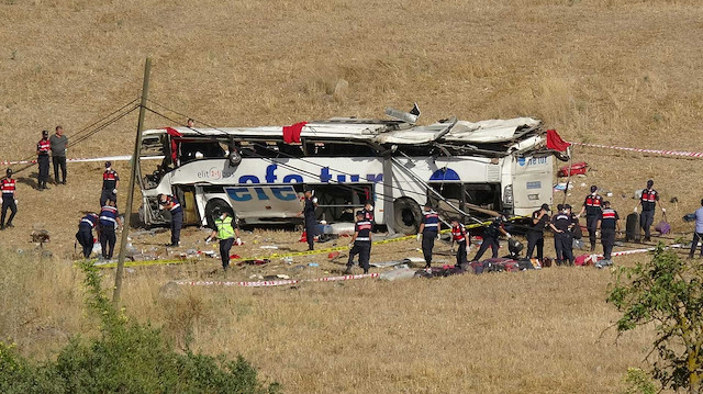 Balıkesir'deki otobüs kazasında 15 kişi hayatını kaybetti 17 kişi yaralandı.
