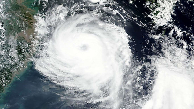 Japonya'da Lupit tayfunu sonrası 235 bin kişiye tahliye uyarısı yapıldı