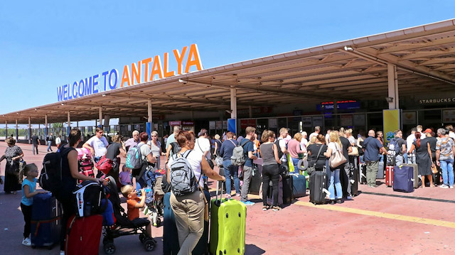 Antalya yedi ayda 3 milyon 396 bin turist ağırladı