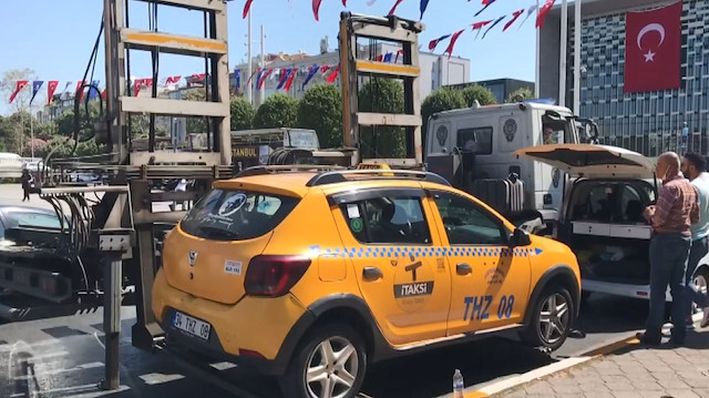 Polisi turist sandı Taksim'den Şişli'ye 500 lira istedi.