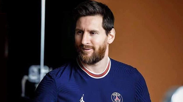 Lionel Messi futbol kariyerine PSG'de devam edecek.