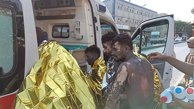 Yaralılar ambulanslarla hastaneye kaldırıldı.