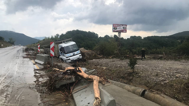 Bartın'da şiddetli yağış, sel ve heyelana neden oldu