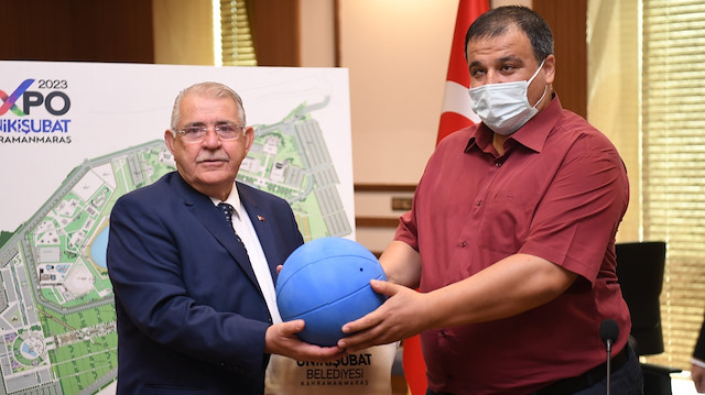Onikişubat Belediye Başkanı Hanefi Mahçiçek, Türkiye Görme Engelliler Derneği Kahramanmaraş Şubesi Goolball takımına malzeme desteğinde bulundu.